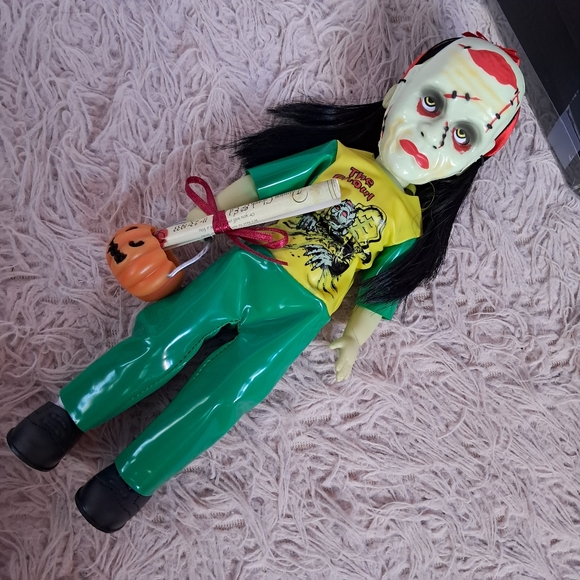 LAST CHANCE! The Ghoul- Living Dead Doll Halloween limited edition! - Picture 2 of 12